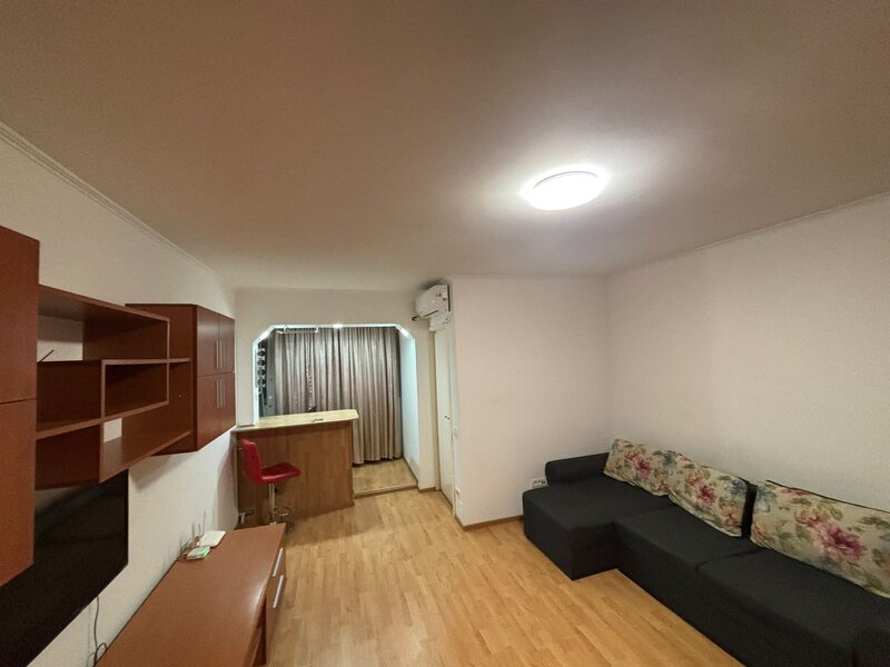 Dristor, Park Lake, garsoniera.