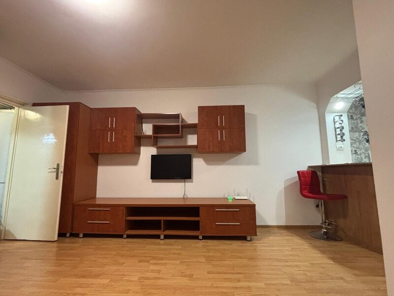 Dristor, Park Lake, garsoniera.